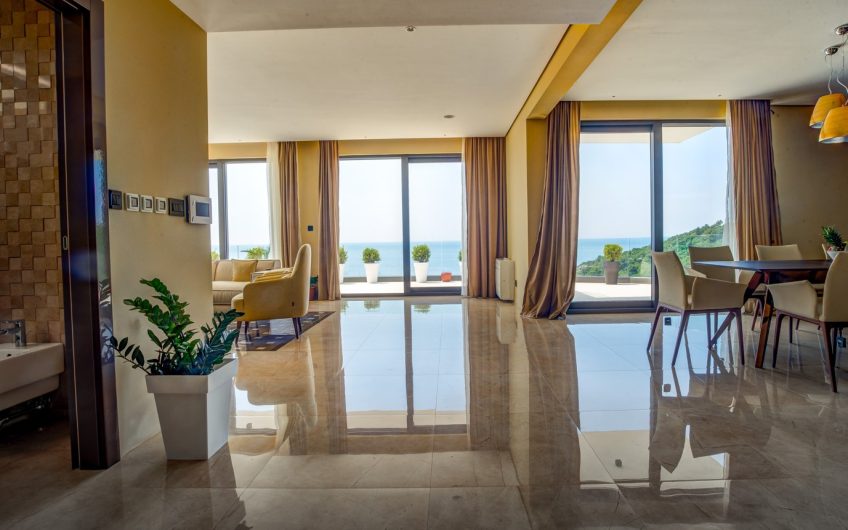 Three luxury villas with direct sea view in Komoševina, 1136 m²
