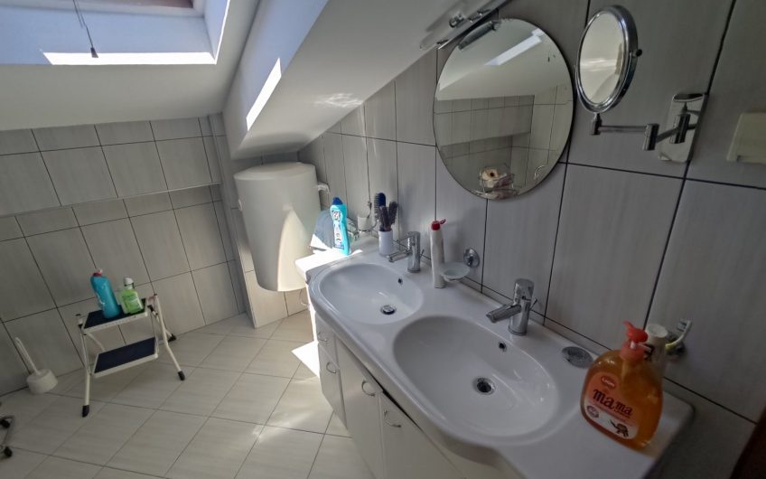 Spacious two-level apartment with seaview in Podličak, 144 m²