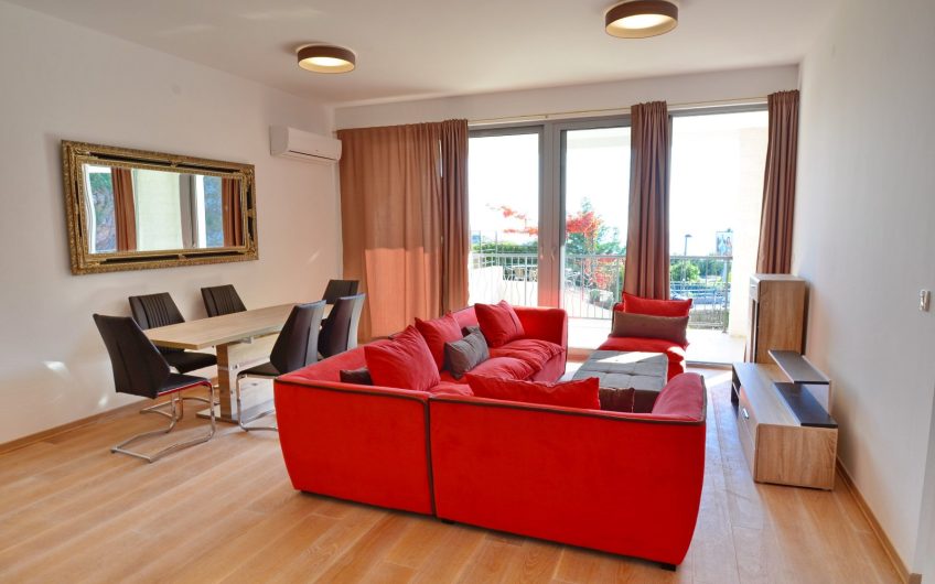 Luxury two-bedroom apartment near sea in Pržno, 92 m²