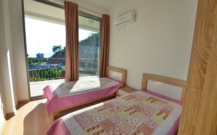 Luxury two-bedroom apartment near sea in Pržno, 92 m²