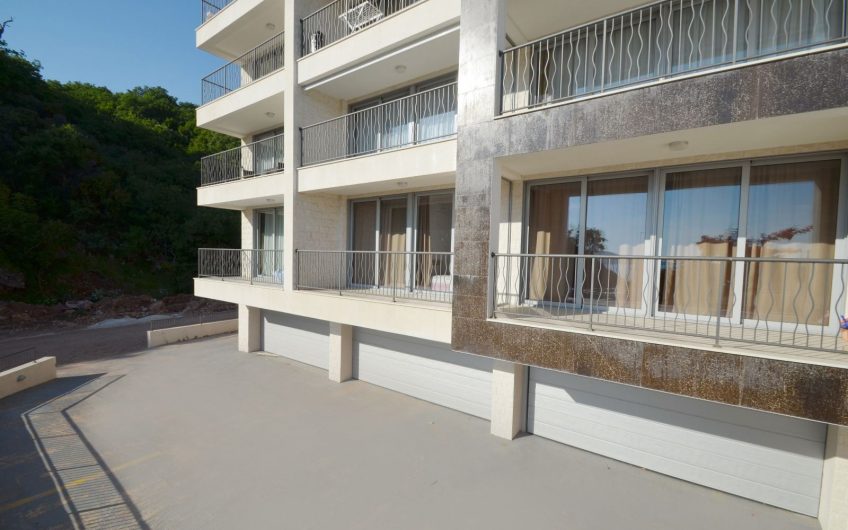 Luxury two-bedroom apartment near sea in Pržno, 92 m²