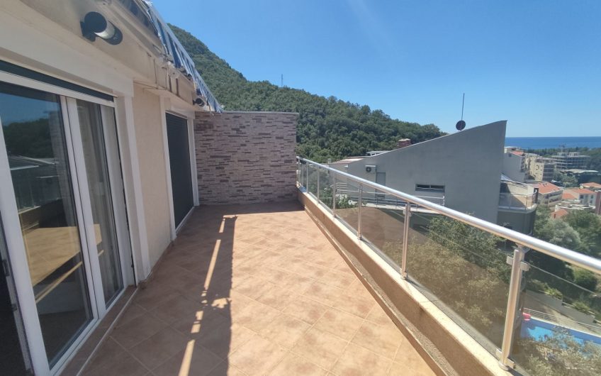 Spacious two-level apartment with seaview in Podličak, 144 m²