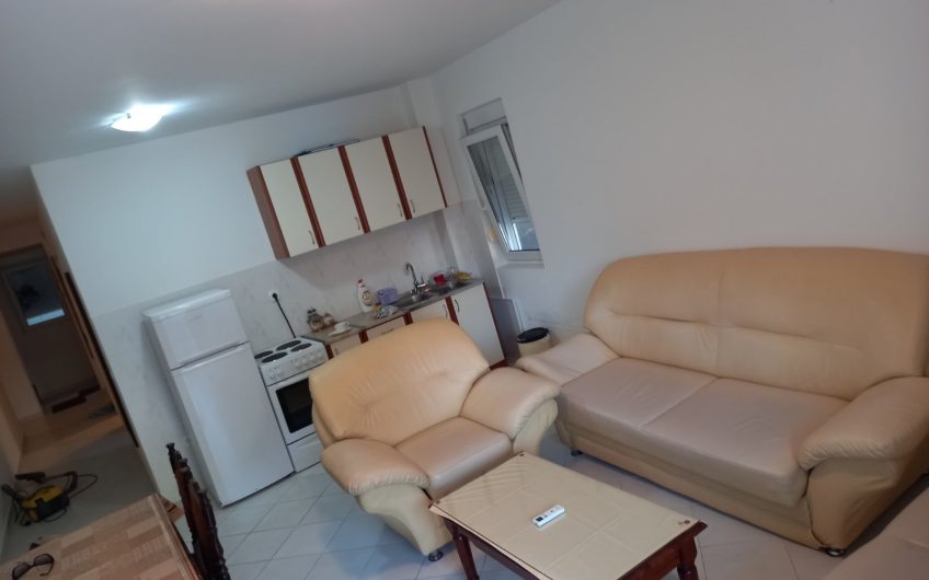 Two-bedroom apartment in Rafailovići, 70 m²
