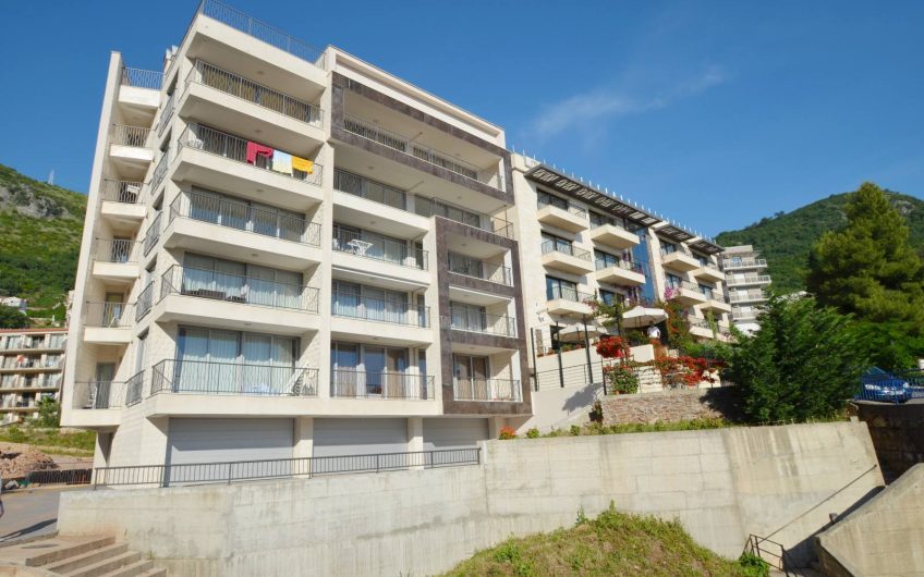 Luxury two-bedroom apartment near sea in Pržno, 92 m²