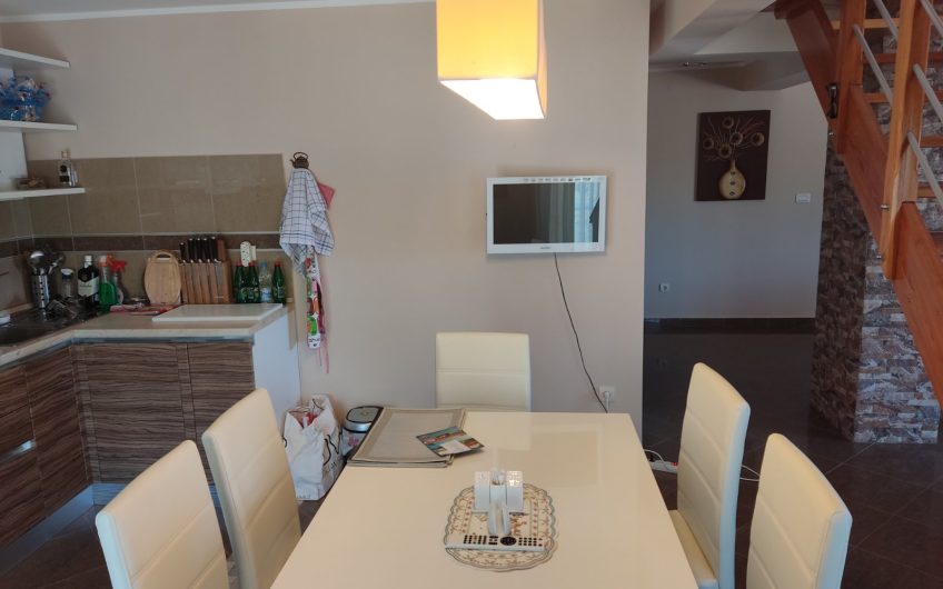 Spacious two-level apartment with seaview in Podličak, 144 m²