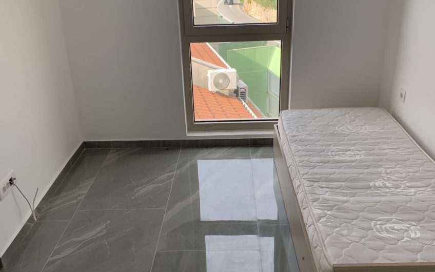 Two-bedroom apartment with sea view and pool in Rafailovići, 67 m²