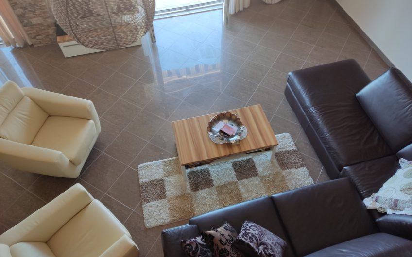 Spacious two-level apartment with seaview in Podličak, 144 m²