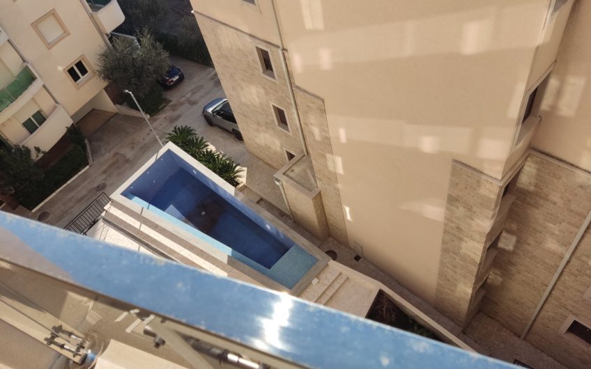 New two-bedroom apartment with seaview and pool in Rafailovići, 60 m²