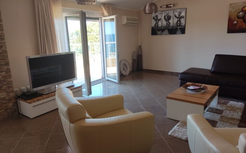 Spacious two-level apartment with seaview in Podličak, 144 m²