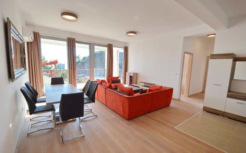 Luxury two-bedroom apartment near sea in Pržno, 92 m²