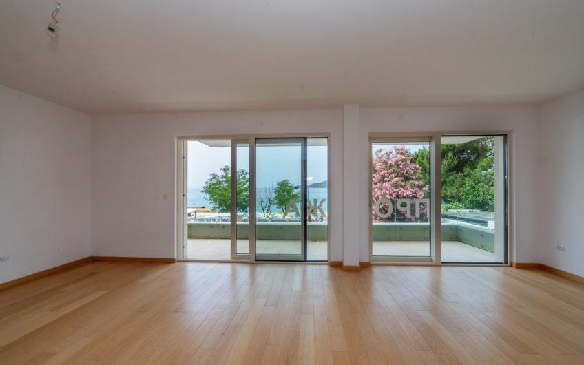 New large two-bedroom appartment near sea in Rafailovići, 165 m²