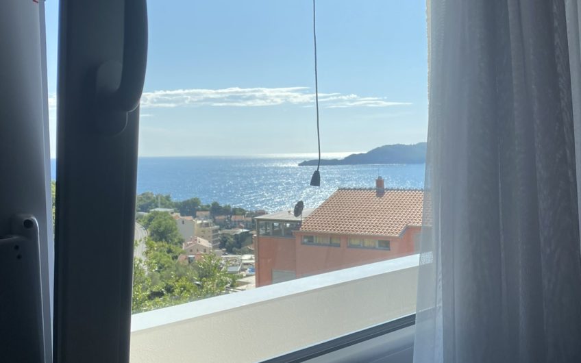 Two-bedroom apartment with seaview in Podličak, 73 m2
