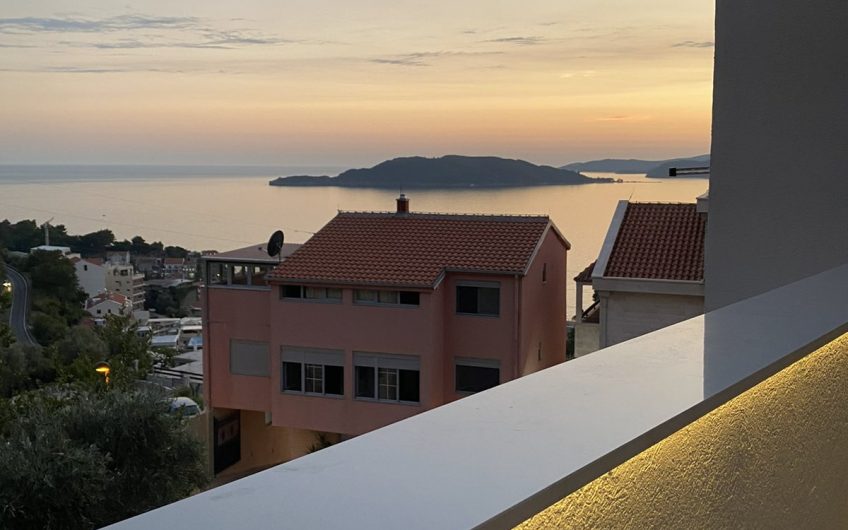 Two-bedroom apartment with seaview in Podličak, 73 m2