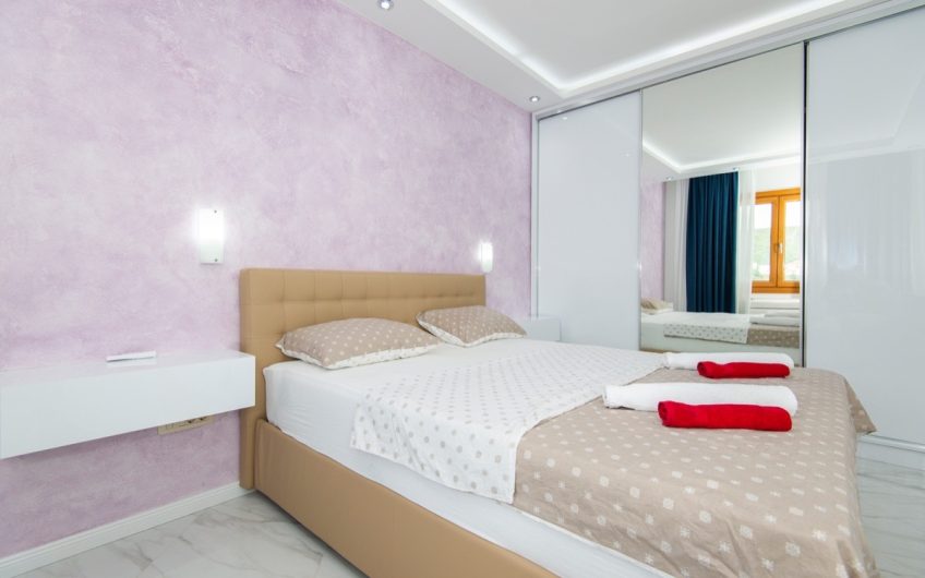 Luxury two-bedroom apartment near sea in Rafailovići, 85 m²