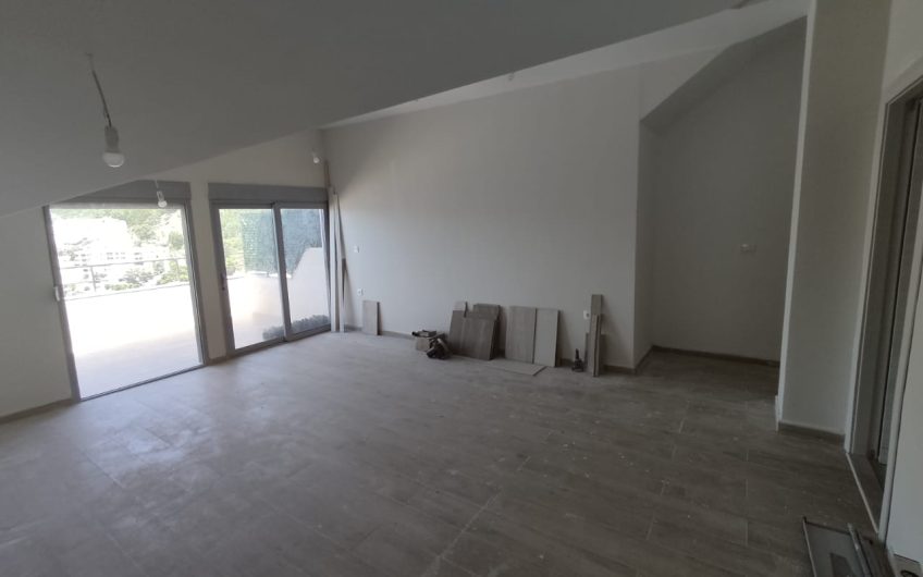 New three-bedroom apartment with panoramic seaview in Pržno, 80 m²