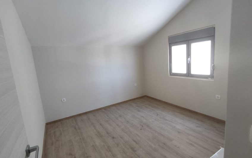 New three-bedroom apartment with panoramic seaview in Pržno, 80 m²