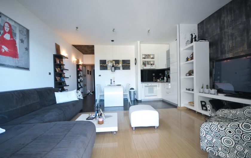 Luxury apartment with sea view and pool in Pržno
