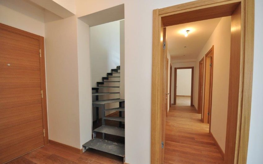 New large penthouse on coast with seaview in Rafailovići, 121 m²
