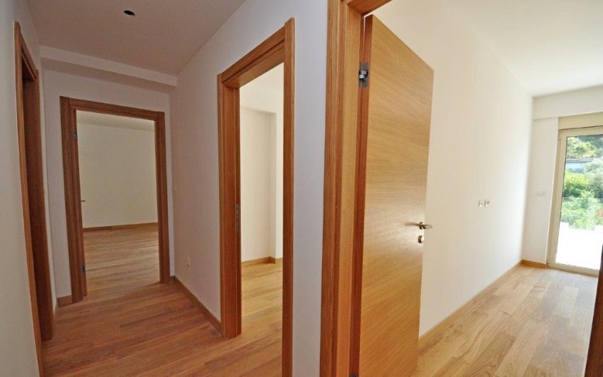 New large penthouse on coast with seaview in Rafailovići, 121 m²