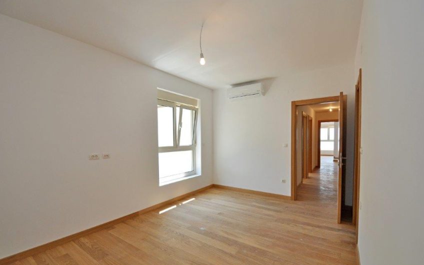 New large penthouse on coast with seaview in Rafailovići, 121 m²