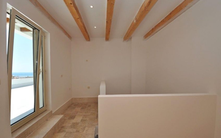 New large penthouse on coast with seaview in Rafailovići, 121 m²