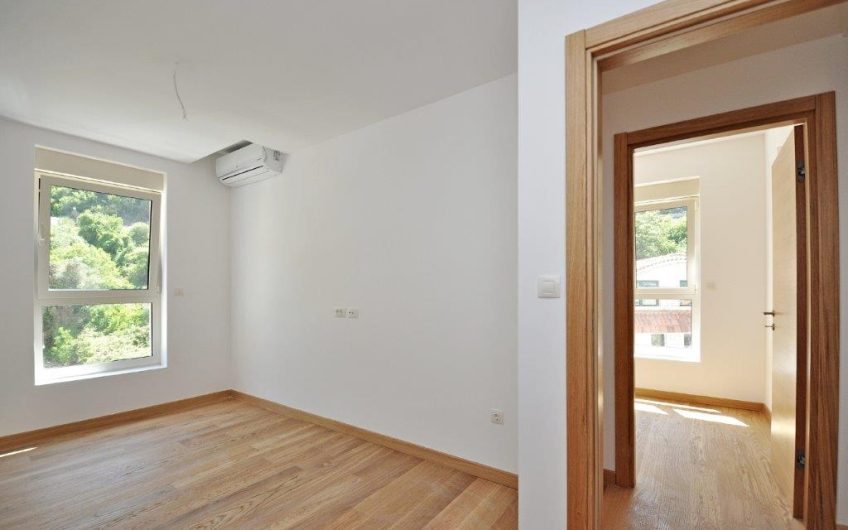 New spacious two-bedroom apartment on coast in Rafailovići, 73 m²