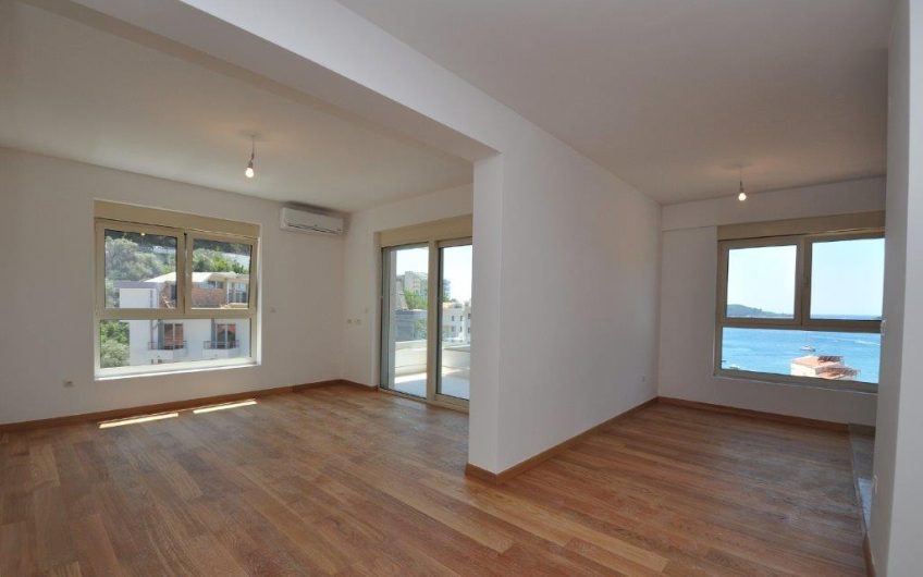 New large three-bedroom apartment with seaview on coast in Rafailovići, 121 m²