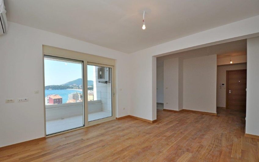 New large three-bedroom apartment with seaview on coast in Rafailovići, 121 m²