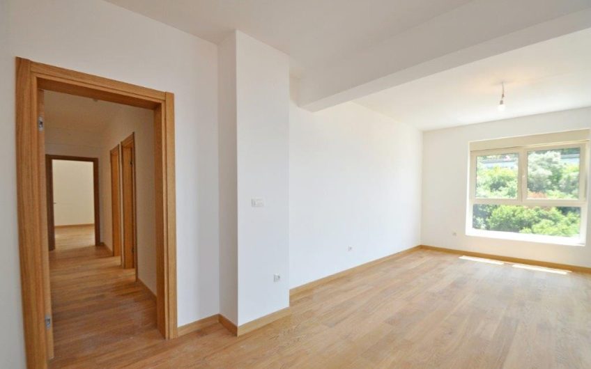 New large three-bedroom apartment near beach with seaview in Rafailovići, 121 m²
