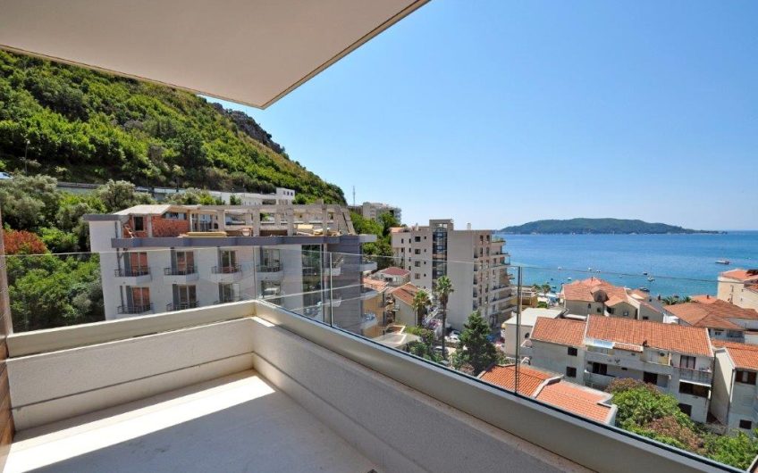 New large three-bedroom apartment near beach with seaview in Rafailovići, 121 m²