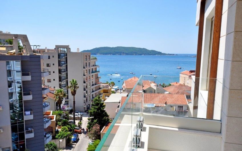 New large three-bedroom apartment with seaview on coast in Rafailovići, 121 m²