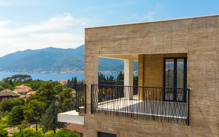 New large three-bedroom apartment in Momišići, 144 m²