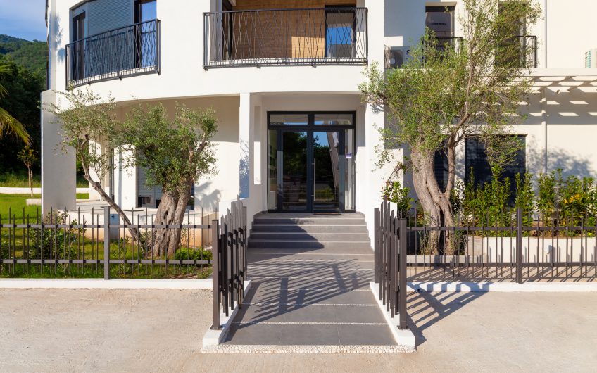 New large three-bedroom apartment in Momišići, 144 m²