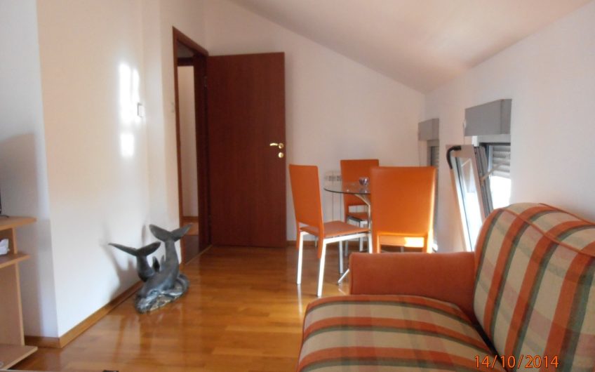 One-bedroom attic apartment with central heating and parking in Gorica, 47 m²
