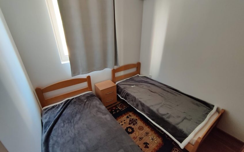 Large three-bedroom apartment on coast in Pržno, 106 m²