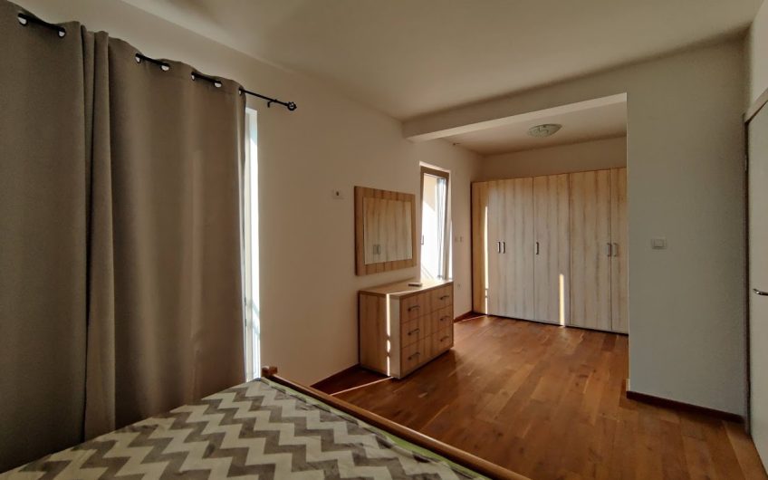 Spacious three-bedroom apartment near beach in Pržno, 94 m²