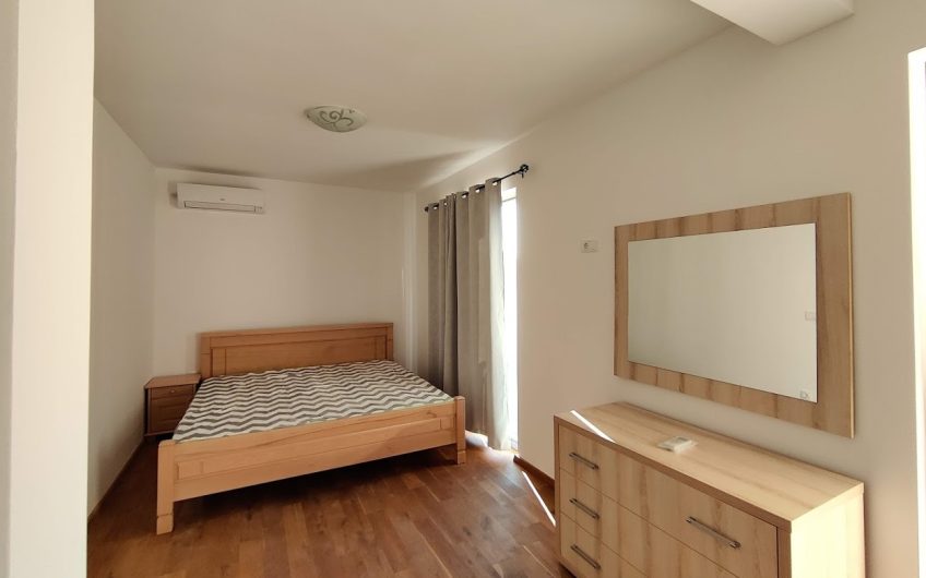 Spacious three-bedroom apartment near beach in Pržno, 94 m²
