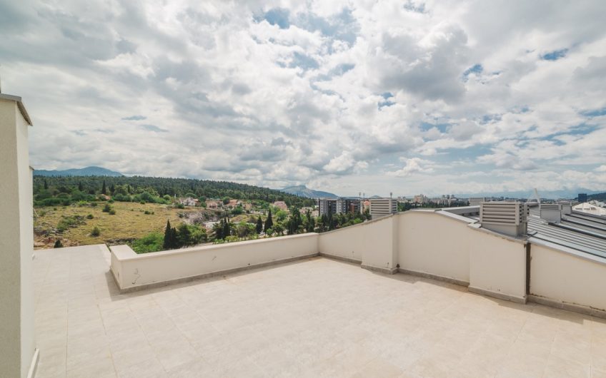 New exclusive large penthouse in Momišići, 343 m²