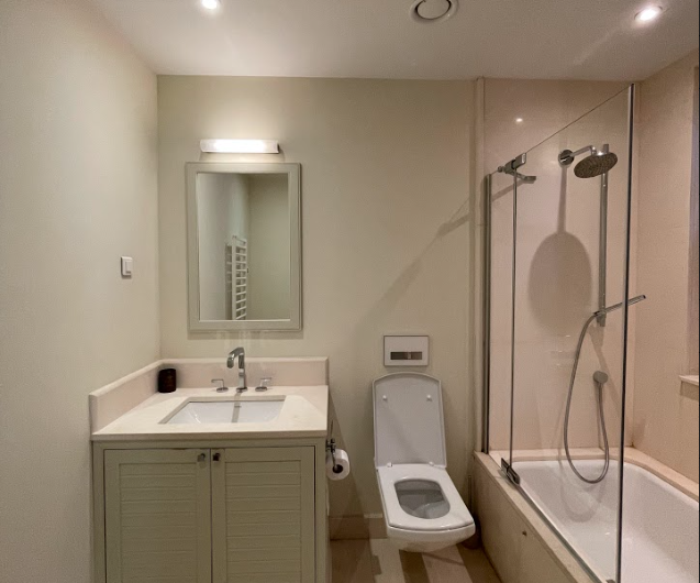 Exclusive large apartment with gym and pool in Porto Montenegro, 104 m²