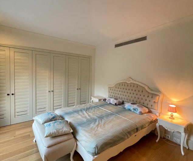 Exclusive large apartment with gym and pool in Porto Montenegro, 104 m²