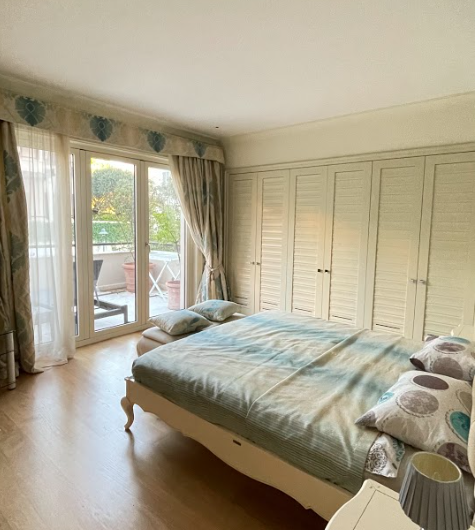 Exclusive large apartment with gym and pool in Porto Montenegro, 104 m²