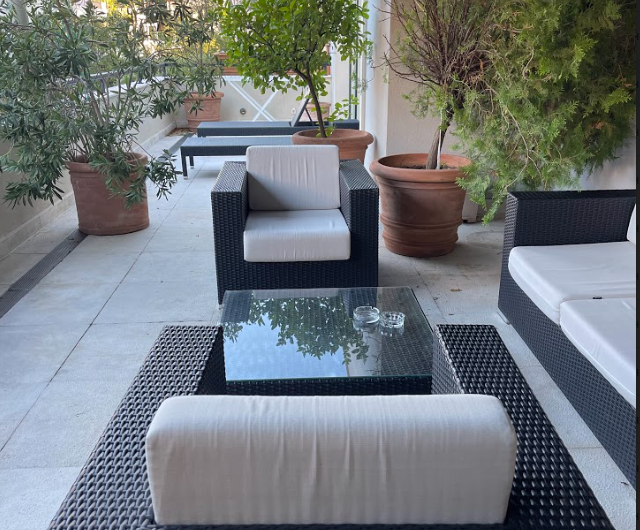Exclusive large apartment with gym and pool in Porto Montenegro, 104 m²