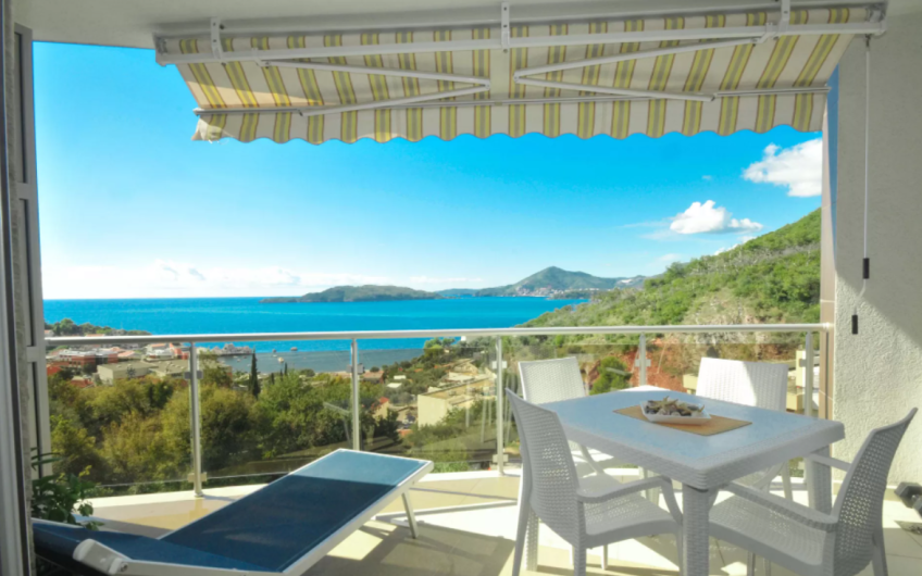 Luxury apartment with sea view and pool in Pržno