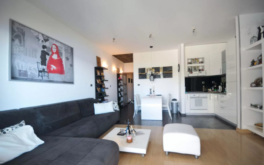 Luxury apartment with sea view and pool in Pržno