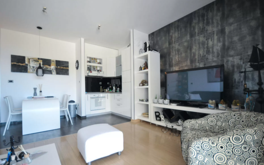 Luxury apartment with sea view and pool in Pržno