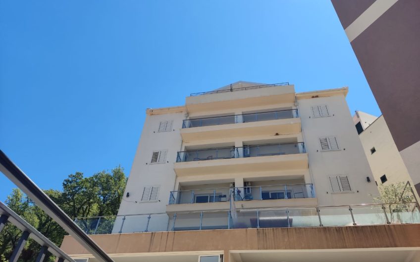 New three-bedroom apartment with panoramic seaview in Pržno, 80 m²