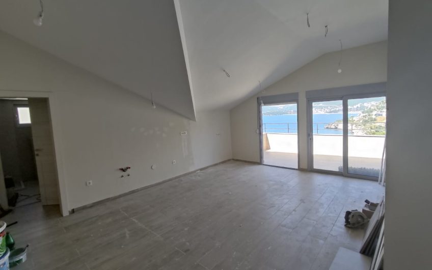 New three-bedroom apartment with panoramic seaview in Pržno, 80 m²