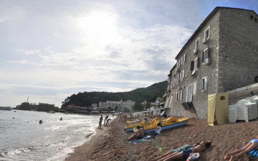 Exclusive four-bedroom apartment on coast with seaview in Petrovac, 88 m²