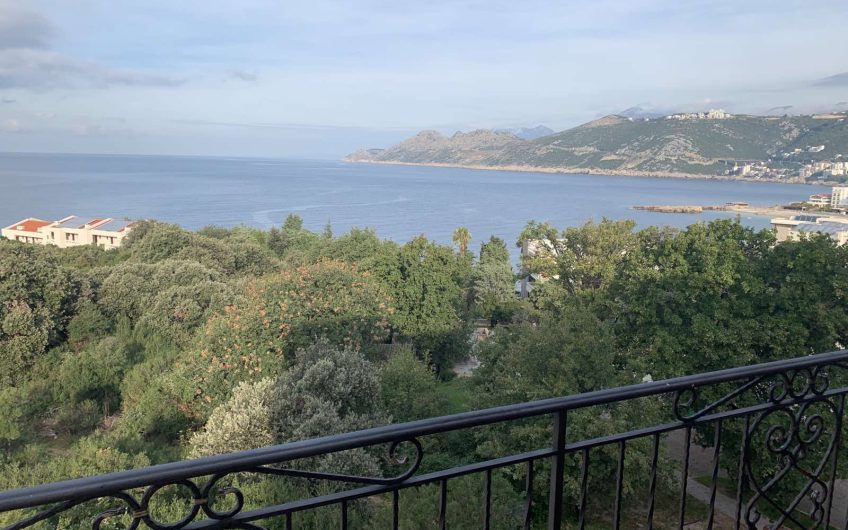 Two-bedroom apartment with seaview in Dobra Voda, 65 m²