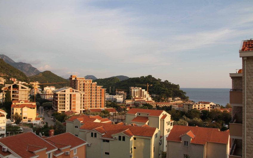 Two-bedroom apartment in Petrovac with garage, 76 m²
